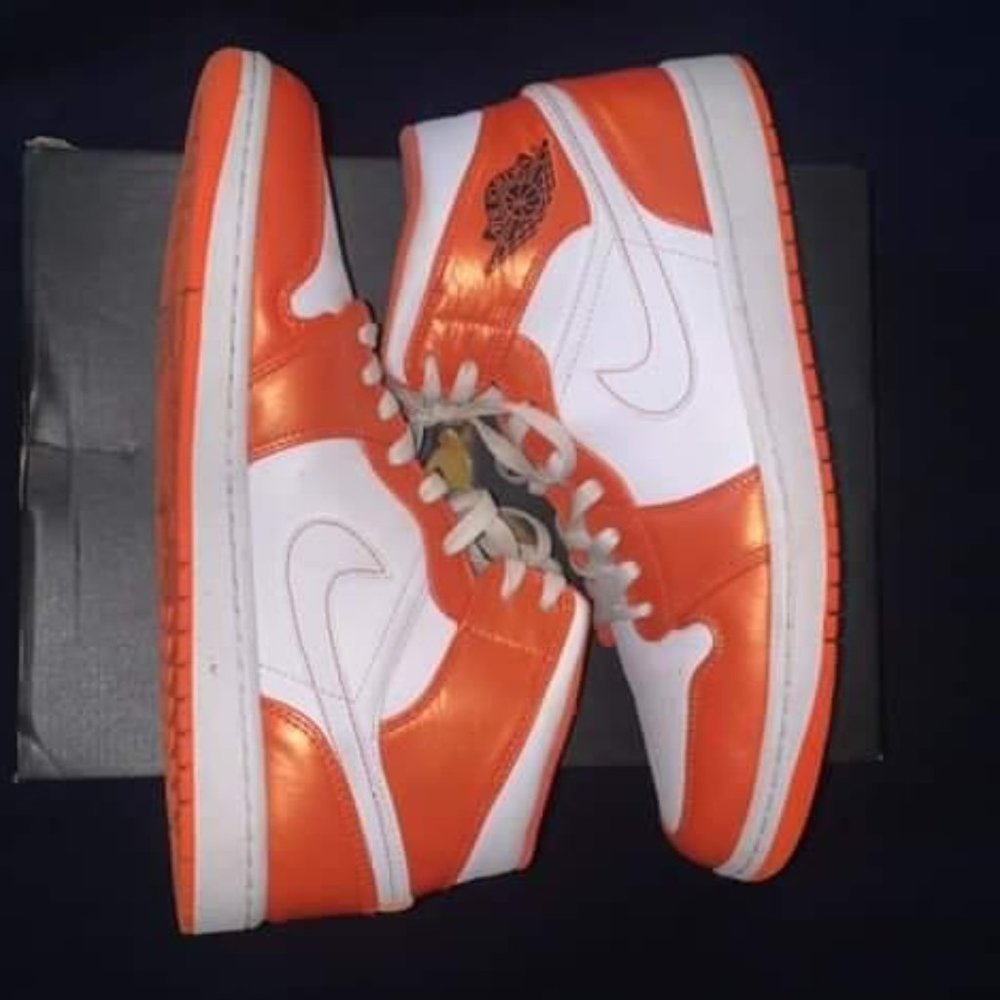 Air Jordan 1 MID SE